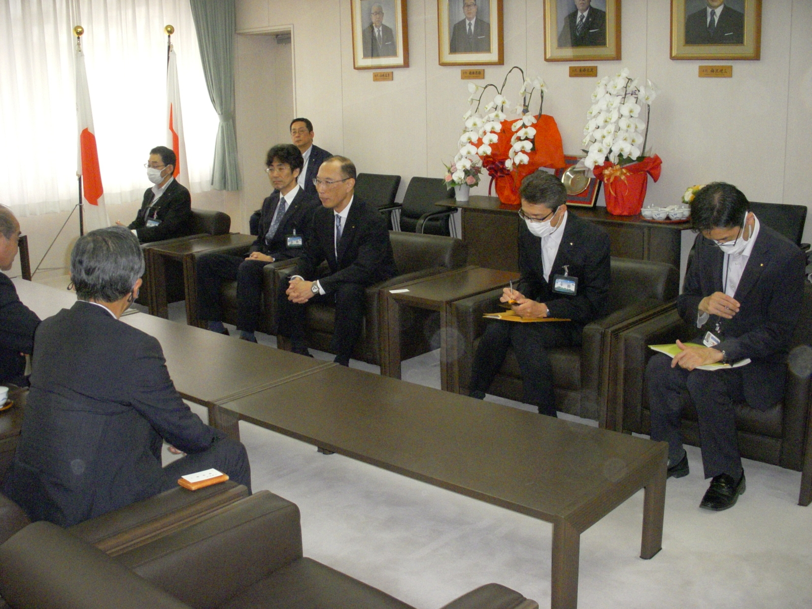横田市長、品田副市長を表敬訪問しました。